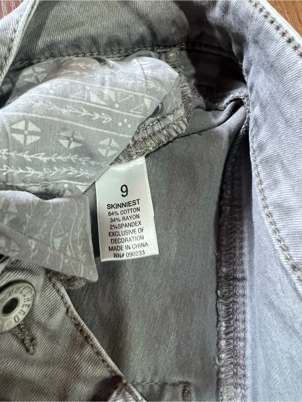 Bullhead Skinny Jeans in Light Gray